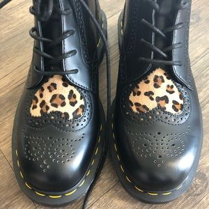 New nw black dr.martens with Leopard patch